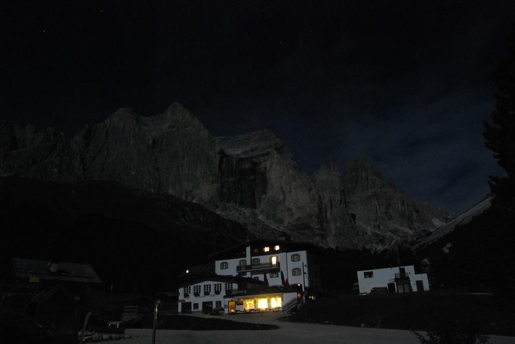 Hotel Rifugio Gardeccia Hutte Pozza di Fassa Exterior foto